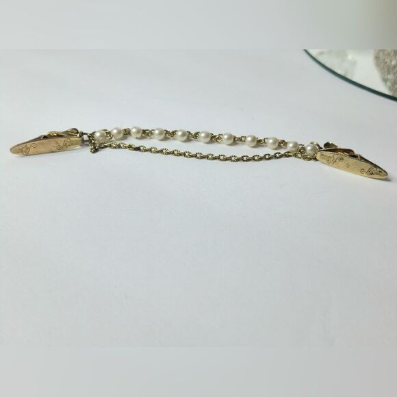 Vintage gold triple chain pearl sweater clip - Picture 2 of 8